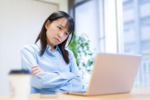 複数の情報源からチェックする癖を身につけたい (C)リチャード / PIXTA(ピクスタ)