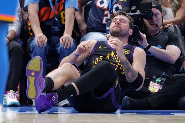 ハムストリングを痛めたレイカーズのルカ・ドンチッチ（C）ロイター