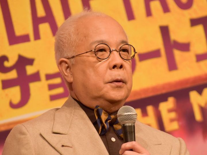 ミュージカル『チャーリーとチョコレート工場』製作発表記者会見に登壇した小堺一機 クランクイン！ width=