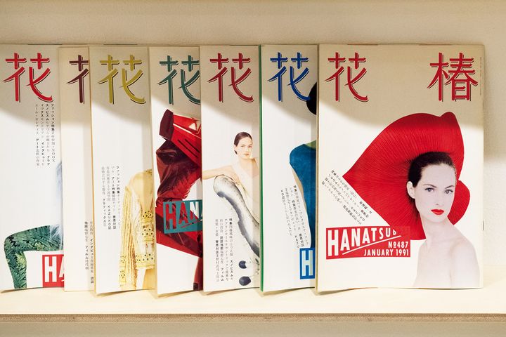 『花椿』は1983年より、表紙も含めすべてのアートディレクションを手がける。会場で全号閲覧可。