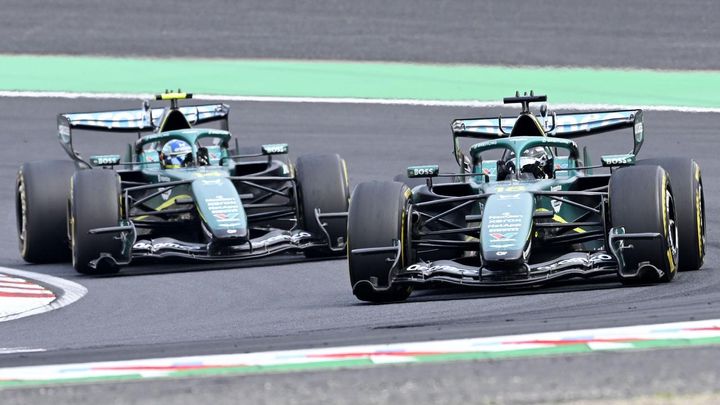 画像: アストン・マーチン勢 Ｆ１日本ＧＰ決勝 リタイアしたアストン・マーチンのランス・ストロール（右）と１８位だったフェルナンド・アロンソ＝鈴鹿サーキット