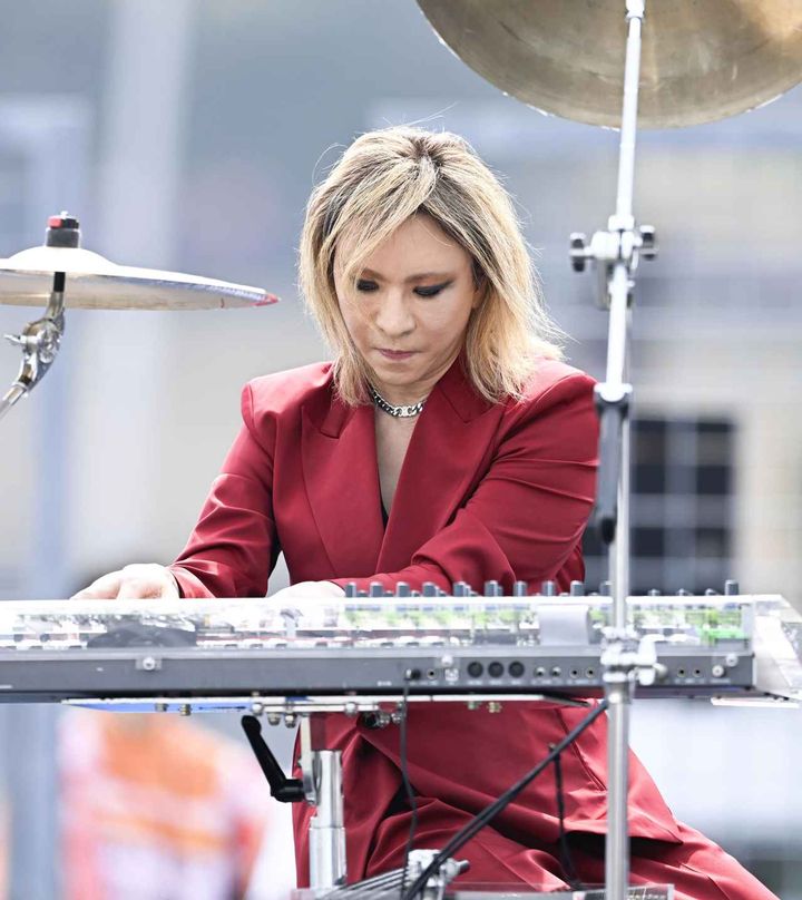 画像: Ｆ１日本ＧＰ決勝 スタート前のセレモニーで国歌を演奏するＹＯＳＨＩＫＩさん＝鈴鹿サーキット