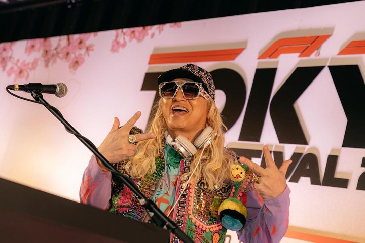 画像: 当日はDJ KOOによるDJ演奏も実施され、お馴染みの小室哲哉プロデュース楽曲で、会場を盛り上げた。