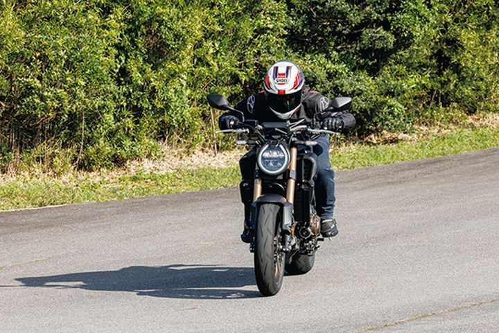 【ライテク】曲がるきっかけは「ブレーキを放す瞬間」！スムーズな旋回を生むリリースの極意