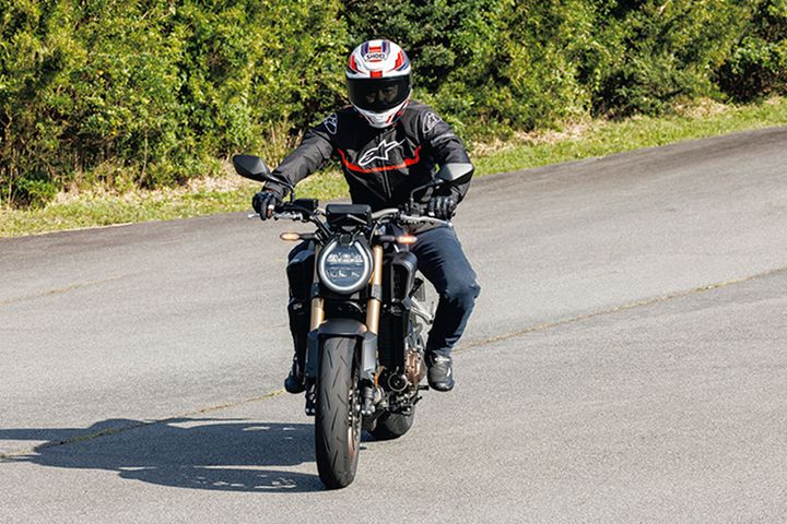 【ライテク】曲がるきっかけは「ブレーキを放す瞬間」！スムーズな旋回を生むリリースの極意