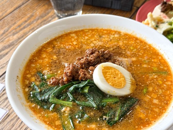 アジアンキッチン餃子のHana87担々麺2