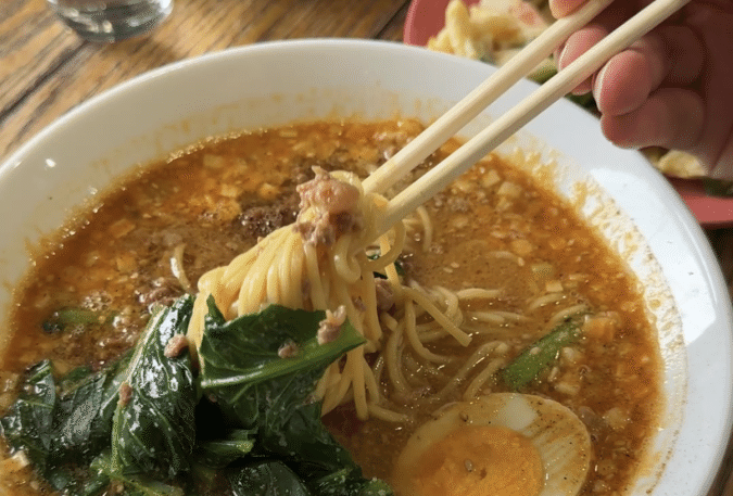 アジアンキッチン餃子のHana87担々麺3