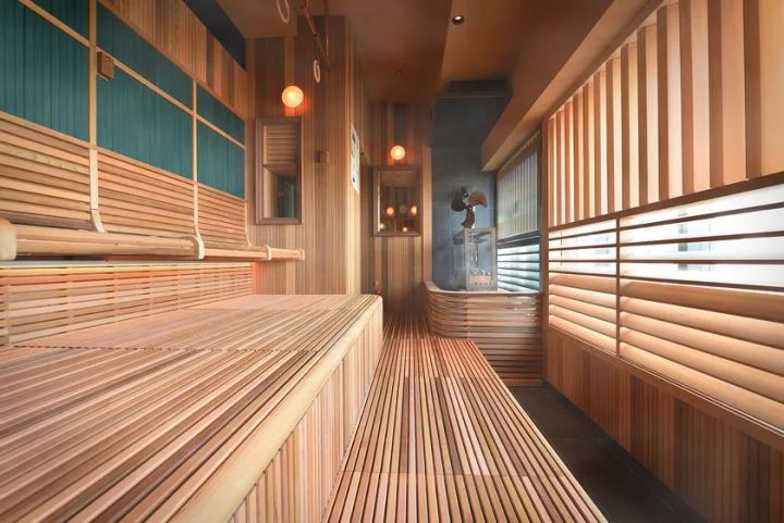 座席のボタンで蒸気が立ち上がる体験型「トラムサウナ」