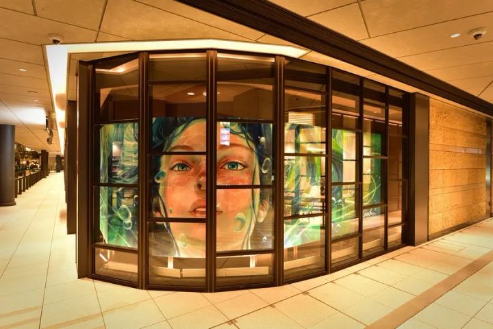 泉の女神と自然の風景をモチーフにしたOVER