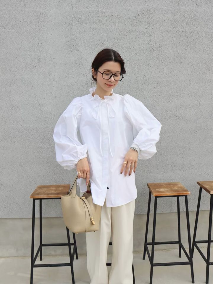 白のトーンを重ねてつくる柔和なグラデーション