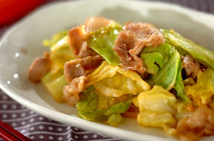 ご飯がすすむ！豚とキャベツのにんにく味噌炒め