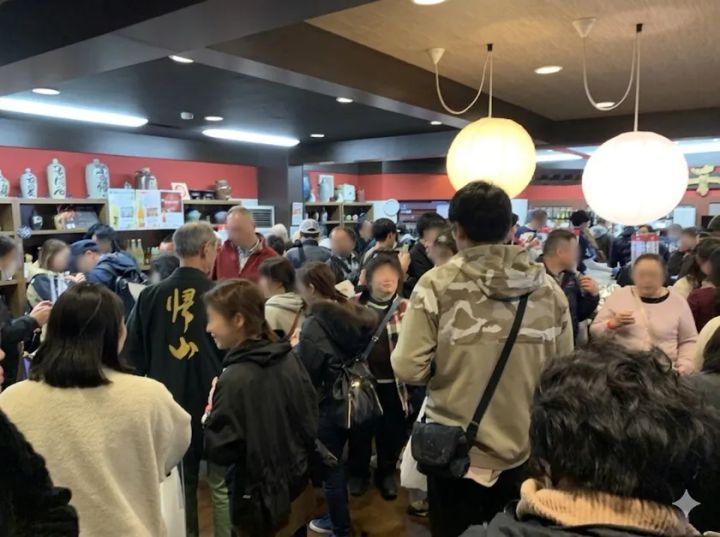 千曲錦酒造の搾りたて新酒と酒蔵の醸造風景