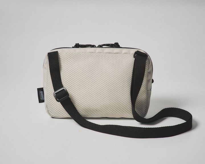 smart6月号特別付録 コールマンの背面メッシュ＆キーフック付きショルダーバッグ