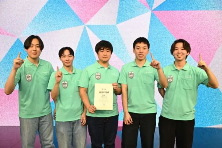全国から集まった大学生ダーツプレイヤーの熱気が伝わる大会集合