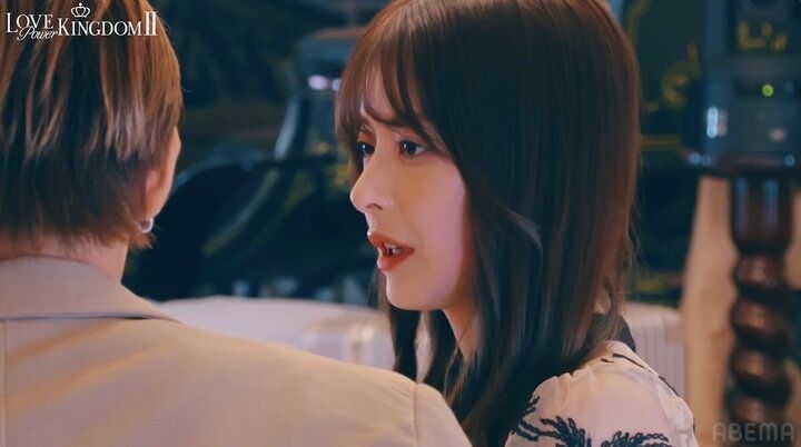 【写真・画像】“小泉今日子の娘役”女優、全員の前で熱烈キス！ 金髪モデルとのカップル成立に「」「」と反響 2枚目