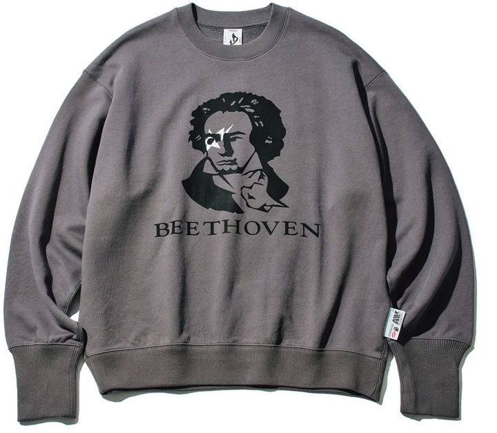 倉石一樹氏とA BATHING APE®の新コレクション／RELAXED FIT CREWNECK SWEATSHIRT