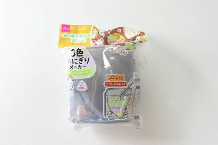ダイソーの3色おにぎりメーカーのパッケージ