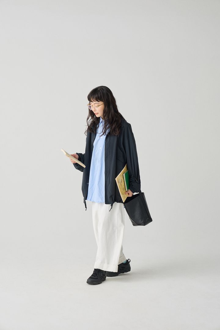 春マリンはこの３色で決まり！ゆるっと白パンツ＆クリアフレームのメガネで軽やかに【FUDGE FRIEND おしゃれさんの毎日コーディネート vol.672｜田中真里奈】