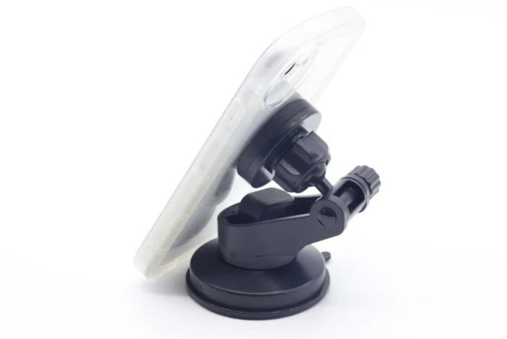 ダイソー スマホホルダー マグネット式 車内用 使用例