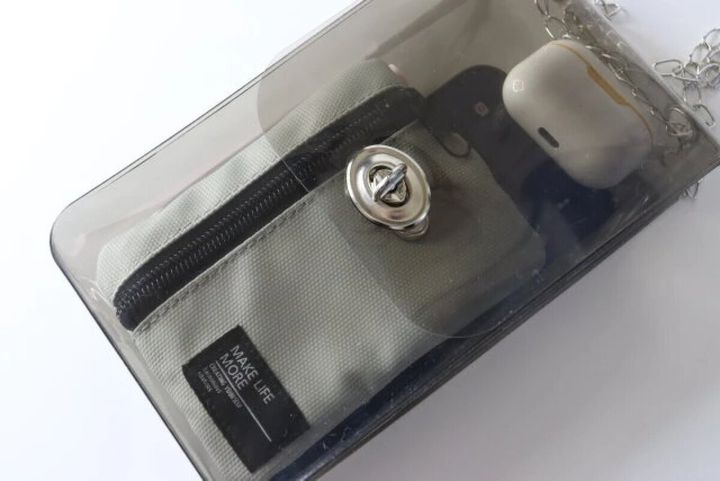 ダイソー 取り外しチェーン付ショルダーバッグ（モノトーン） 使用例