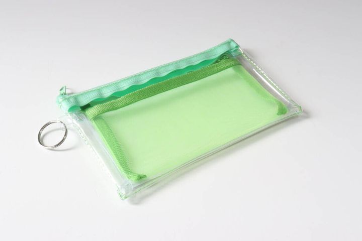 ダイソーのメッシュポケット付ペンケース NCS アップルグリーン