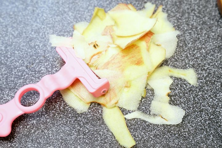 剥いた皮の薄さが人間では再現不可能なレベルで薄いのに驚きます。