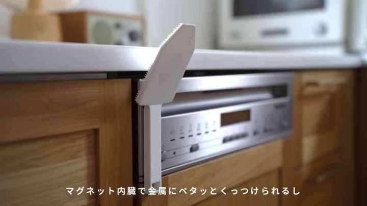 山崎実業の「マグネットハンドル付シリコーンスポンジ」