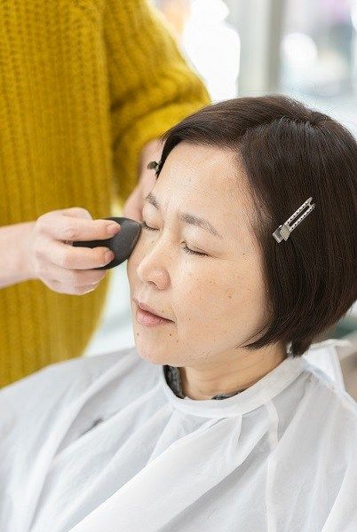 イメチェンのポイント4：ベースカラー＆コンシーラーで顔にメリハリを