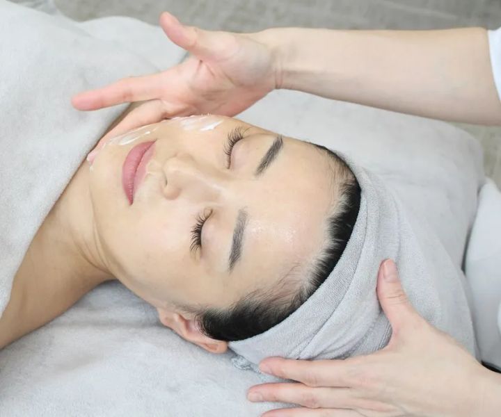 tHermoCEUTICAL DNAピール 施術風景