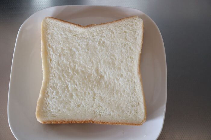 保存した『食パン』温めるの待って！バターなしで香ばしくなる〈魔法のひと塗り〉とは？