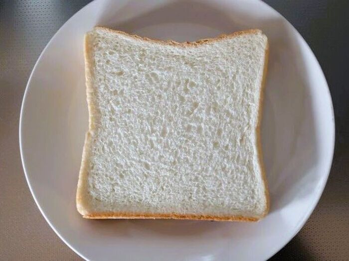 保存した『食パン』温めるの待って！バターなしで香ばしくなる〈魔法のひと塗り〉とは？