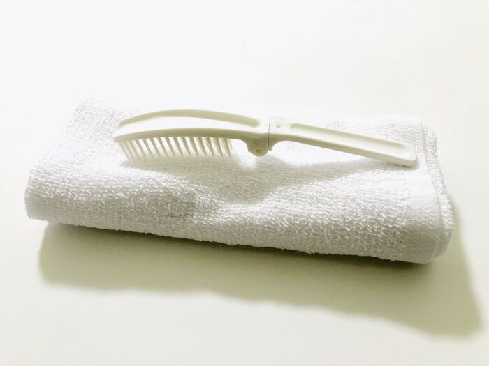 つい放置してない？『ヘアブラシ』の正しいお手入れ方法。これなら超簡単にできますよ♪