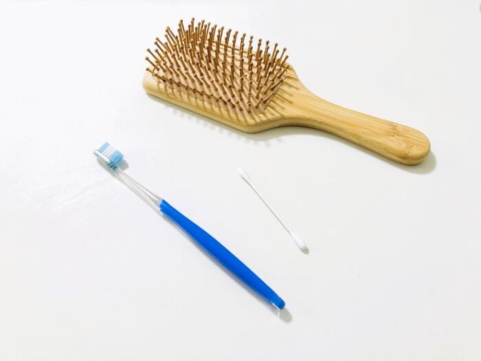 つい放置してない？『ヘアブラシ』の正しいお手入れ方法。これなら超簡単にできますよ♪