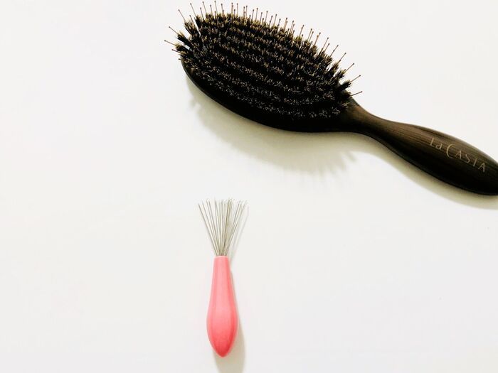 つい放置してない？『ヘアブラシ』の正しいお手入れ方法。これなら超簡単にできますよ♪