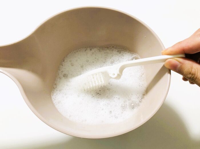 つい放置してない？『ヘアブラシ』の正しいお手入れ方法。これなら超簡単にできますよ♪