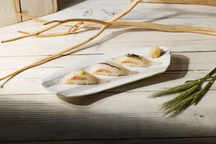 海鮮処 寿し常「スズキ 食べ比べ3貫握り」748円（税込）