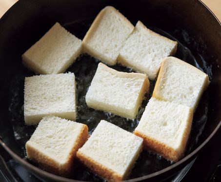 【食パンレシピ】ひと口サイズにカットして！ サクッとおいしい「基本の揚げパン」の作り方の画像2