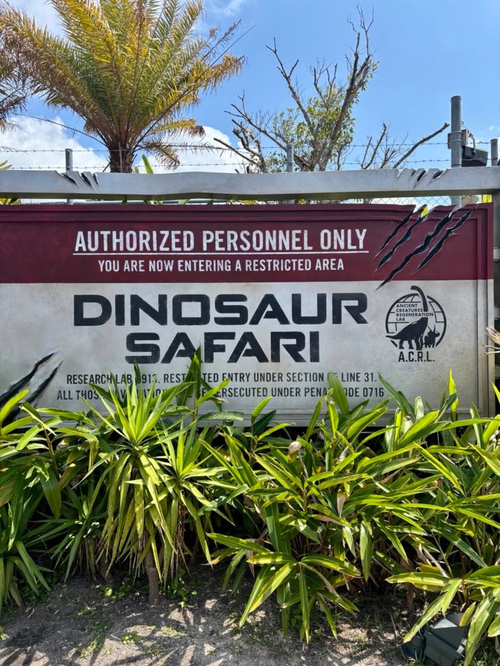 「ジャングリア沖縄」の目玉アトラクション「ダイナソーサファリ」