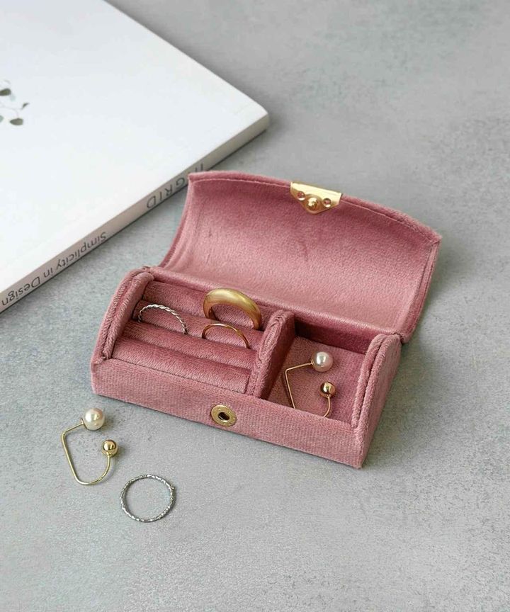 画像1: 出典：3COINS