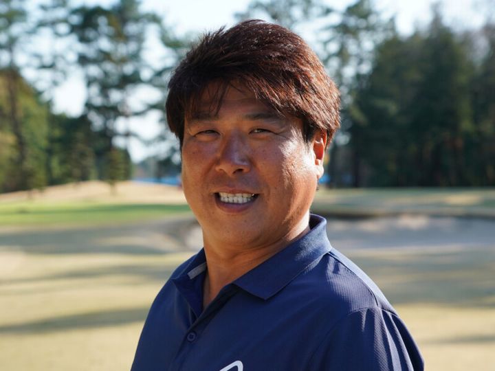 “正しいフェース向き”はどっち？フェースターンを使って振り上げるのが正解