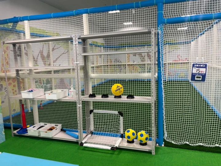 公園コーナー：トランポリンやすべり台など公園でお馴染み