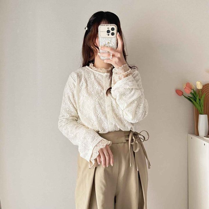 画像: レイヤードで印象を変えられる万能アイテム