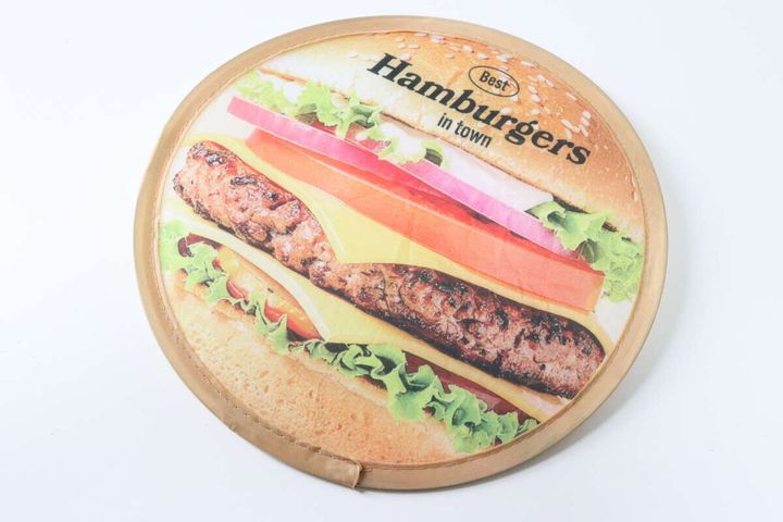 ダイソーのお洒落な折りたたみうちわ（ハンバーガー）