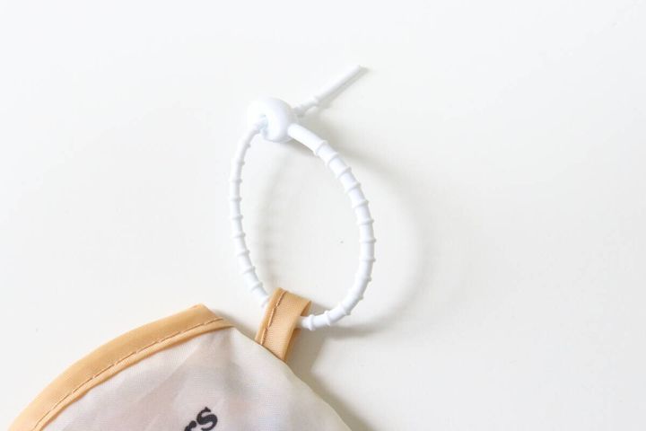 ダイソーの折りたたみうちわ（ハンバーガー）のループ