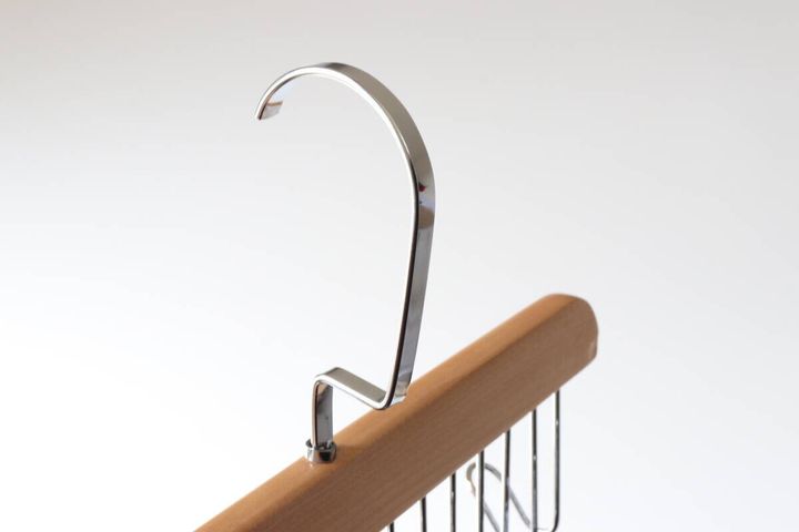 ダイソーの木製ベルトハンガーのフック