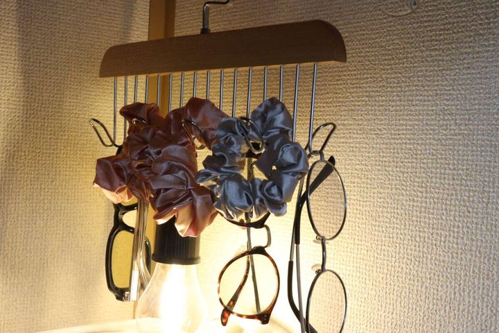 ダイソーの木製ベルトハンガーの使用例