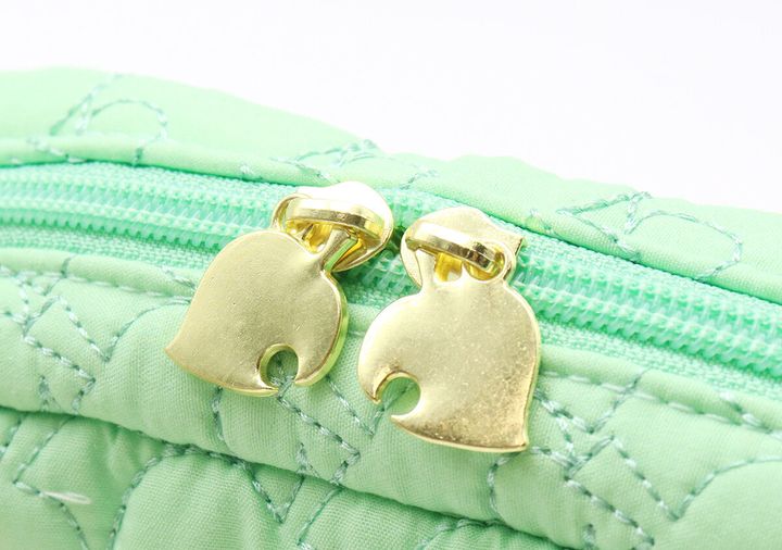 宝島社ムック付録のあつまれ どうぶつの森 持ち歩きに便利な葉っぱ柄キルティングデイリーポーチBOOK5