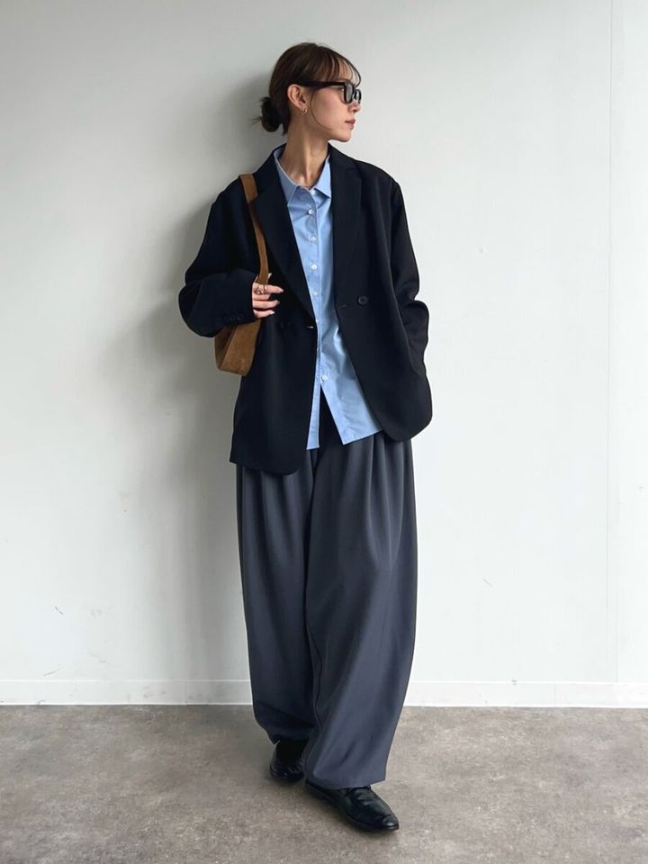 2026春大人女性おすすめブルーシャツハンサムジャケットコーデ