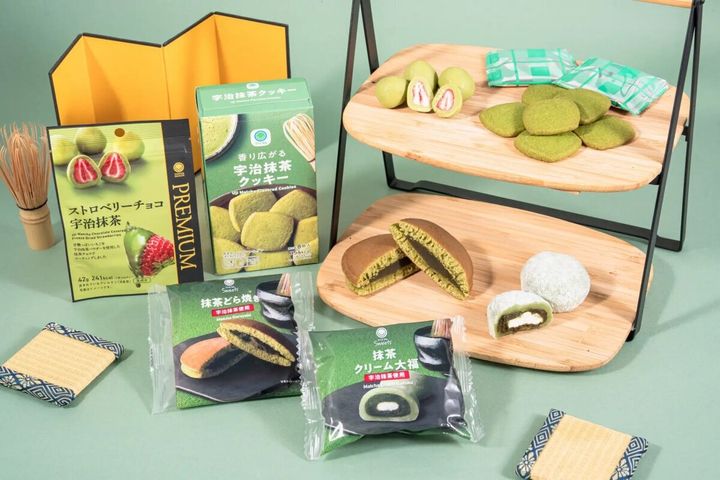 ファミリーマートの抹茶フェア菓子のビジュアル