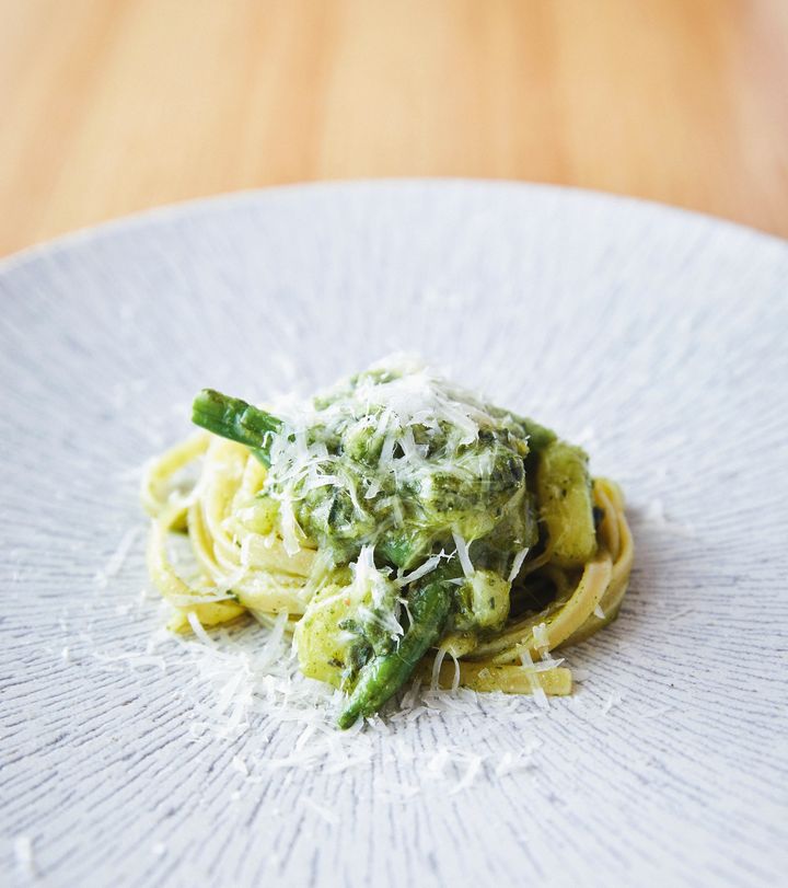 「イグレーカ風ジェノヴェーゼ」は、パスタランチ（¥2,500）、ランチコース（¥4,500）からの一皿。ディナーのアラカルトとしても注文可。